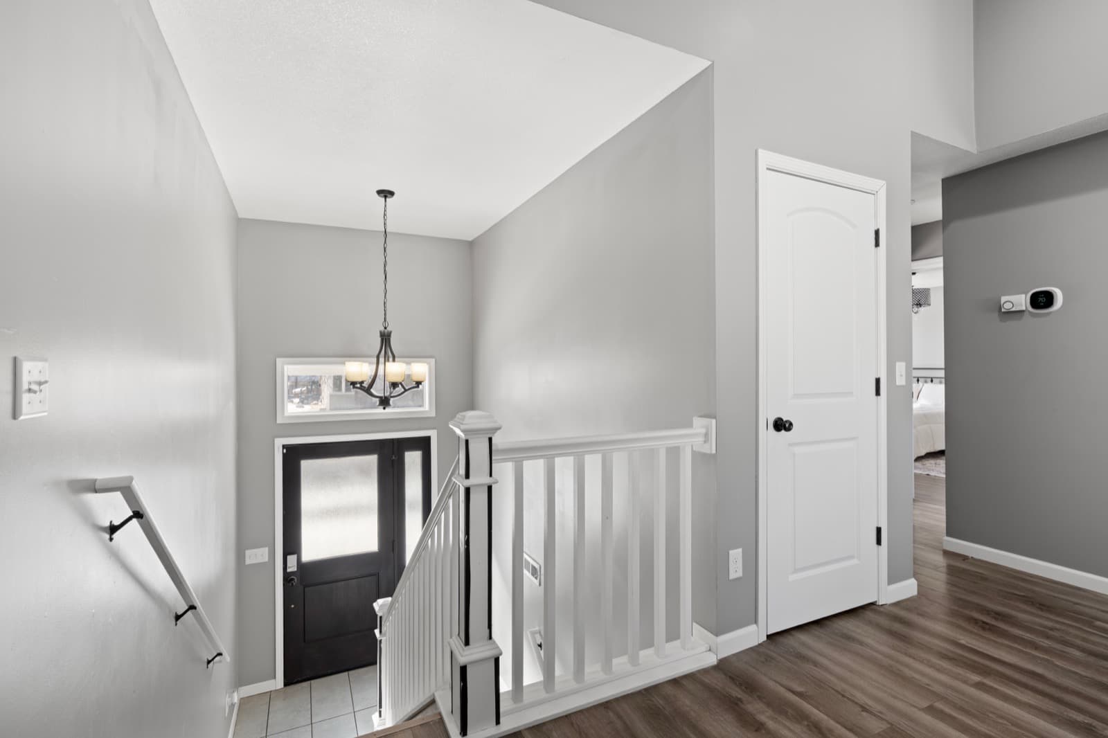 The bright entry landing inside Avelia Estates